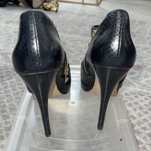 MICHAEL Michael Kors Black Ankle Booties - Picture 5 of 7